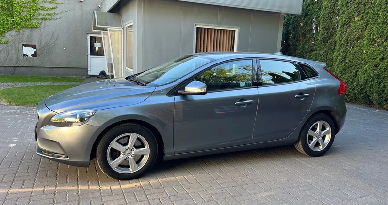 Volvo V40 cena 72000 przebieg: 99986, rok produkcji 2018 z Błonie małe 254